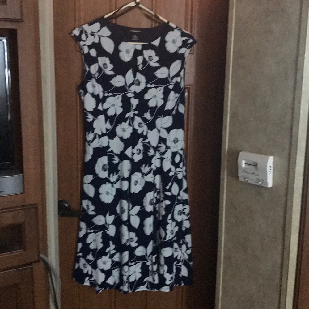 Liz Claiborne dress size medium NWOT